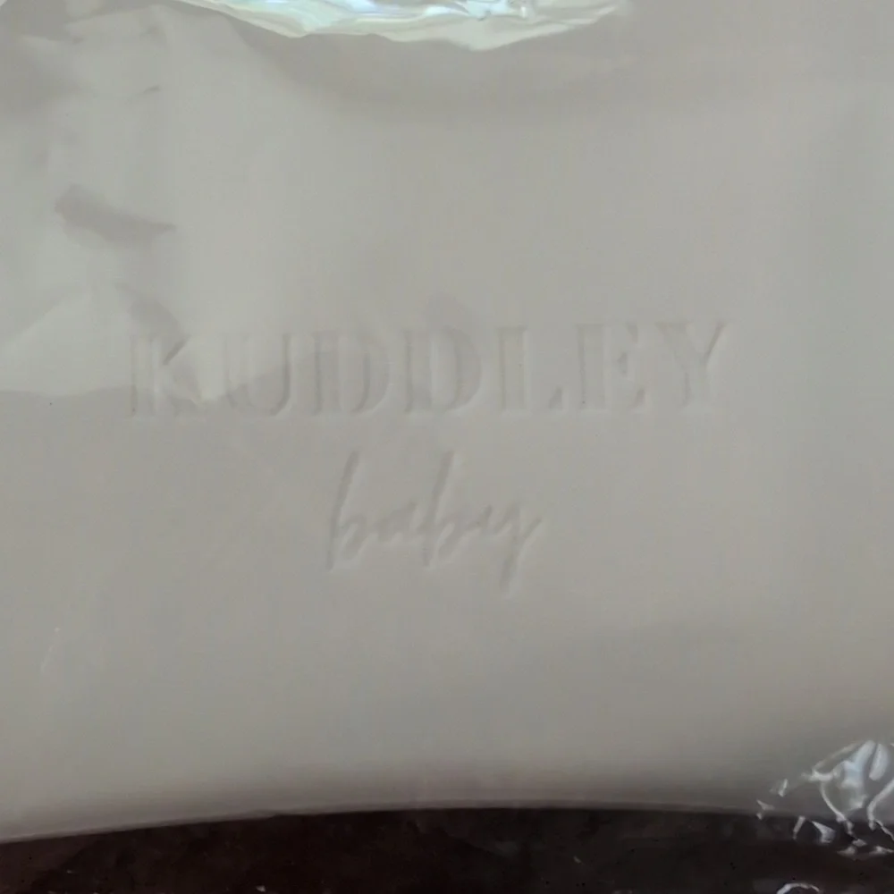 Baby * Toddler Silicone Bib * Kuddley Baby * Brand New In PKG * Food Safe *